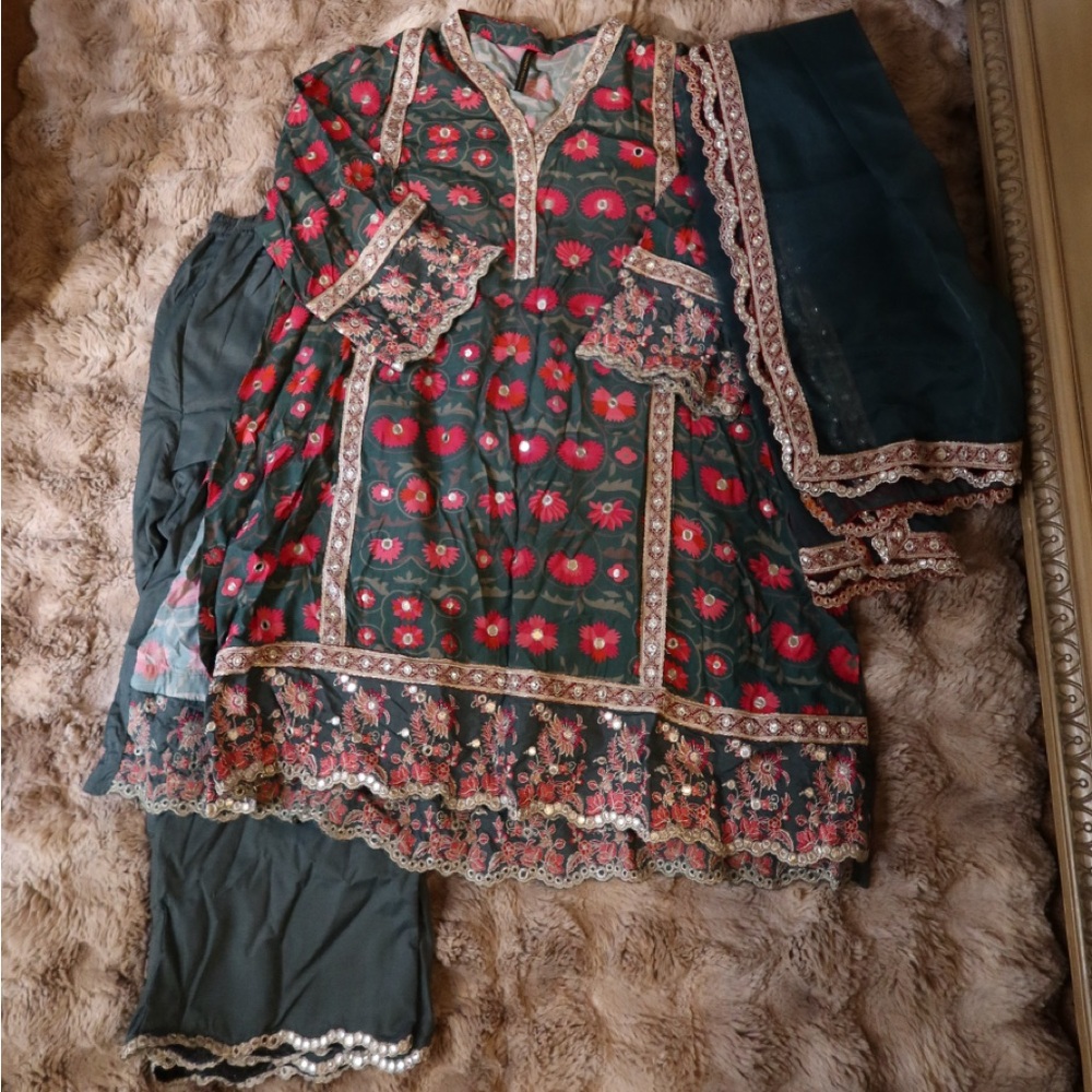 charizma 3 piece suit Floral Embroidered Ethnic Dress with Pants